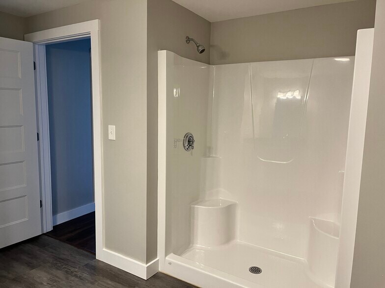 Second Bath - 108 Adams St
