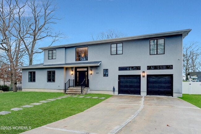 Building Photo - 450 Wells Ave