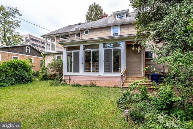 Building Photo - 1509 N Garfield St