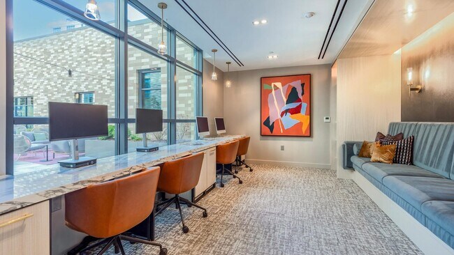 Building Photo - 350 Maple Dr SW