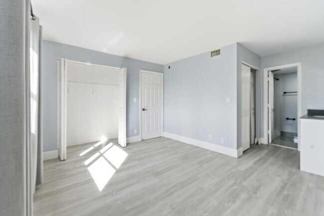 Building Photo - 11477 NW 39th Ct