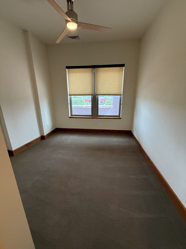 Building Photo - Luxury Apartment