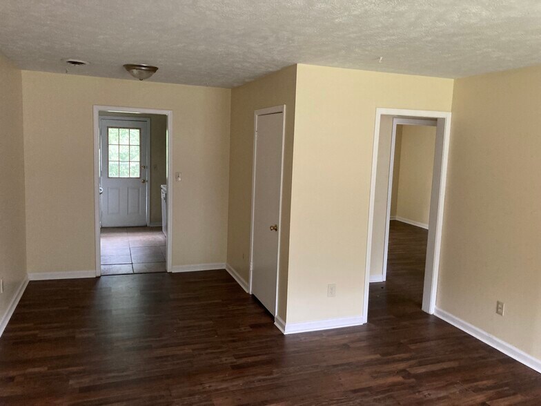 Building Photo - 80 Rushwood Dr