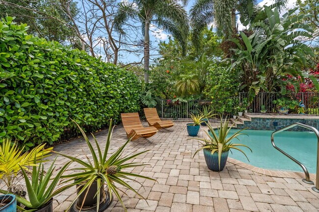 Building Photo - 10652 Ivanhoe Ln