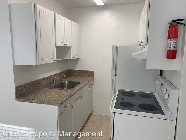 Building Photo - 3871 SW 12th Pl