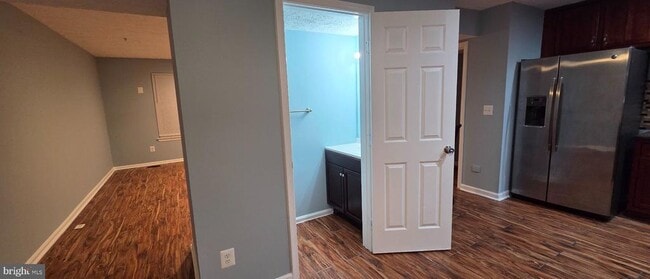 Building Photo - 323 Lindera Ct