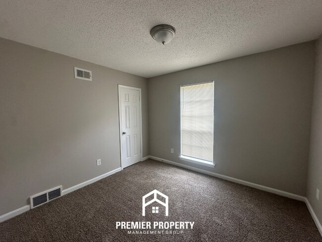 Building Photo - Modern 3BR/2BA Bartlett Area Home | Brick Fireplace & Spacious Fenced Yard