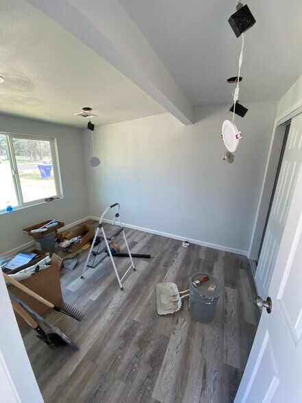 Building Photo - 402 Vine St