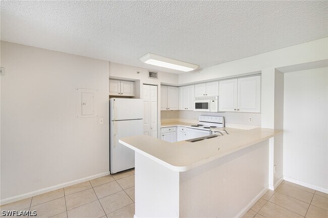 Building Photo - 1265 Wildwood Lakes Blvd