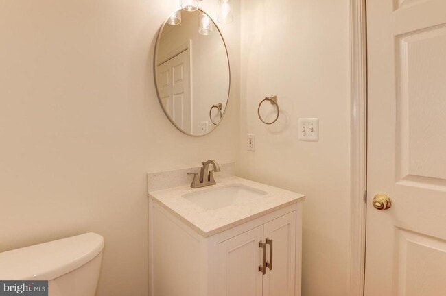 Building Photo - 1984 Crescent Park Dr