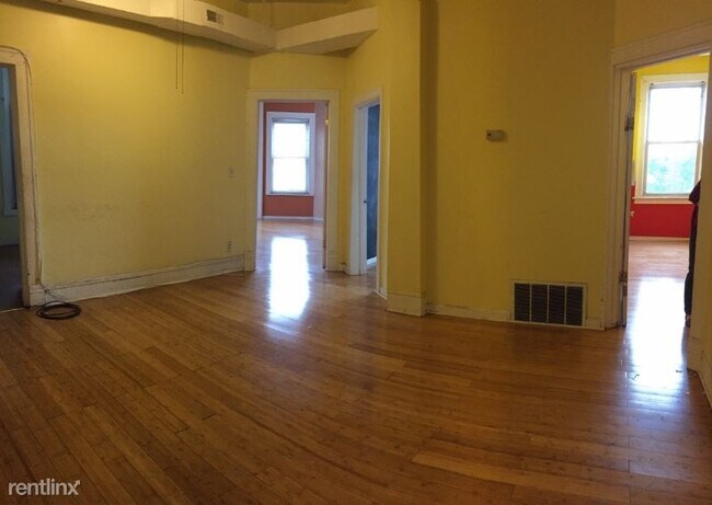 Building Photo - 802 W 31st St