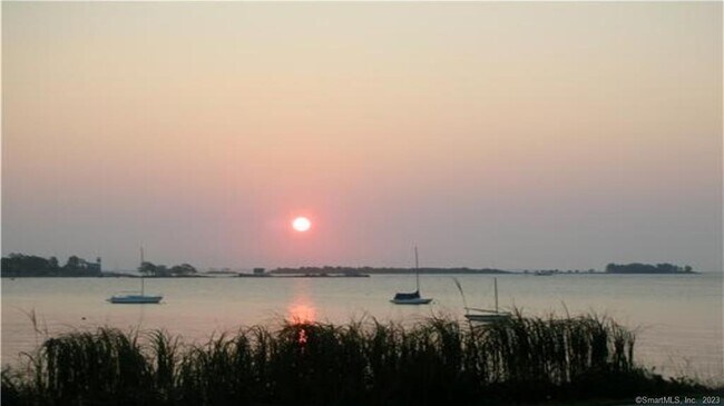 Building Photo - 106 E Shore Ave