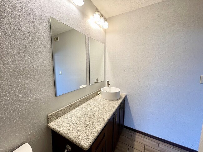 Building Photo - 14550 Fonmeadow Dr