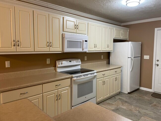 Building Photo - 1247 Carriage Dr