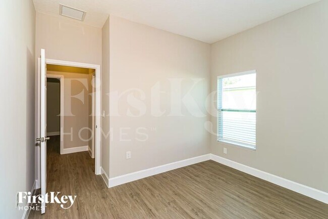 Building Photo - 525 Garbelmann St