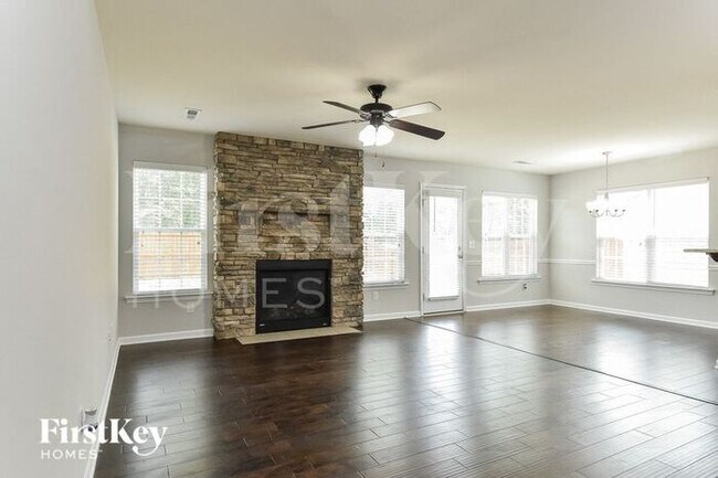 Building Photo - 4955 Longburn Ln