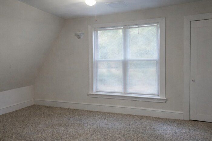 Building Photo - 372 North St