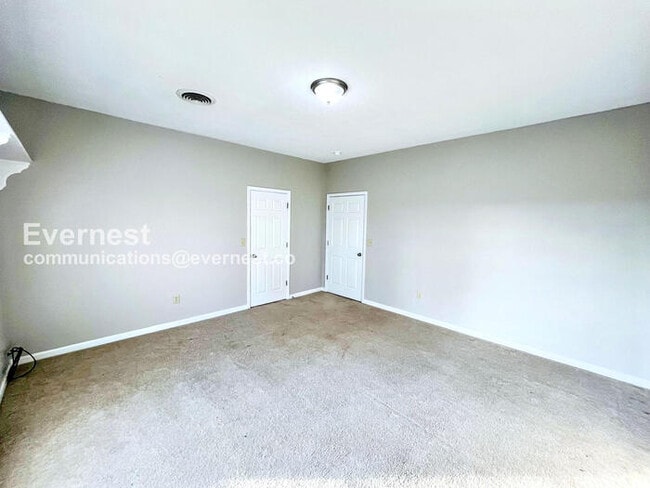 Building Photo - 4 Bed/2.5 Bath Home with Fenced Yard & Garage / Pet-Friendly / Available Now!