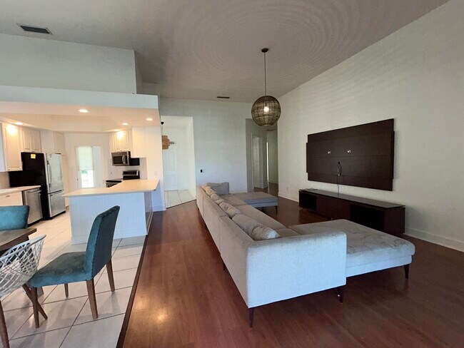 Building Photo - 8455 Belize Pl