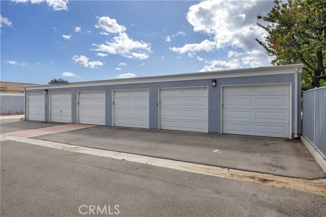 Building Photo - 111 S Lakeview Ave