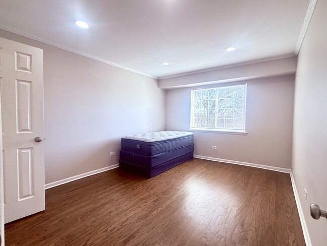 Building Photo - 1533 N Windsor Dr