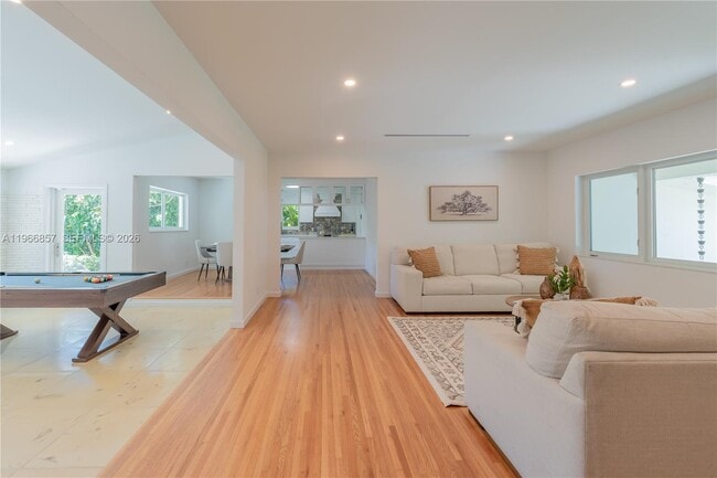 Building Photo - 920 Alava Ave