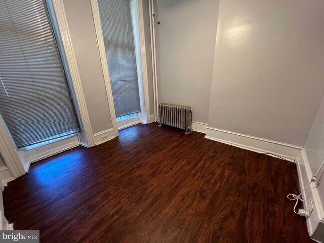 Building Photo - 521 S 41st St