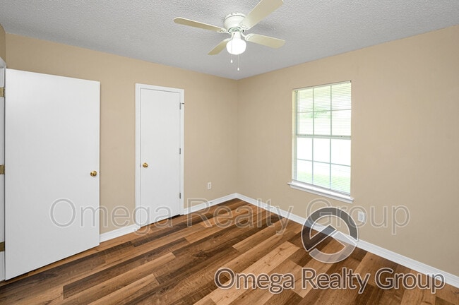 Building Photo - 3020 Barlett Dr