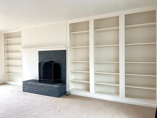 Family Room - 3268 S Oneida Way