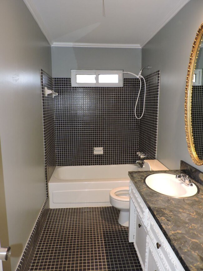 Building Photo - Nice home in Northeast Pensacola!