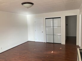 Building Photo - 1314 1/2 S Hudson Ave