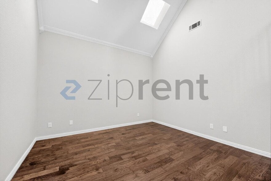 Building Photo - 909 Parker Dr