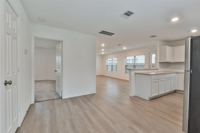 Building Photo - 3707 Solanum Dr