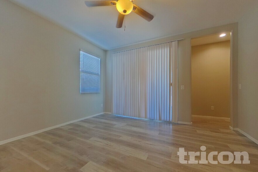 Building Photo - 31062 W Mulberry Dr