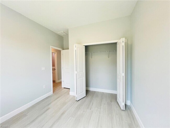 Building Photo - 2718 Helen Cir