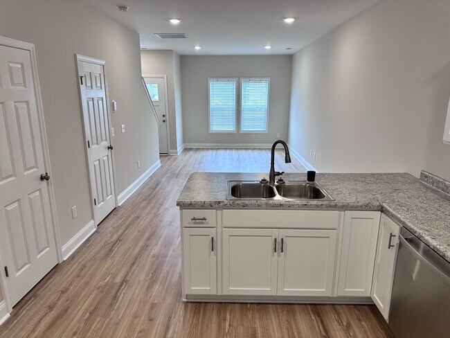 Building Photo - 175 Loren Rd