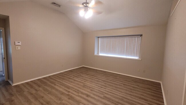 Building Photo - 2220 Castle Dr