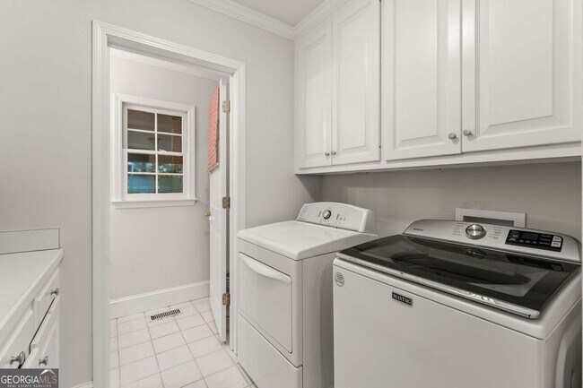 Building Photo - 2986 Mornington Dr NW