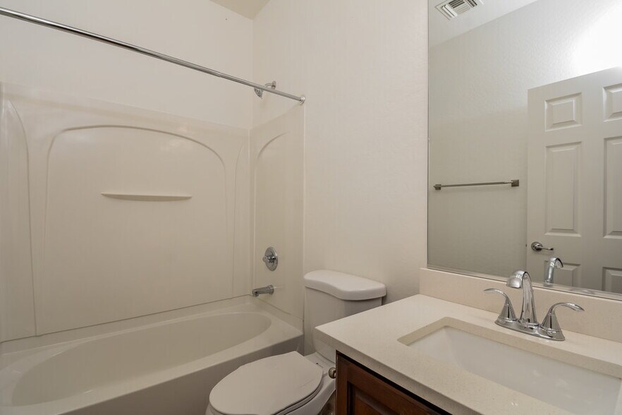 Building Photo - 14208 W Country Gables Dr