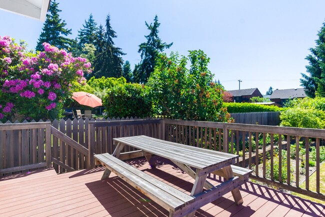 Building Photo - 5bd/4ba Seattle Home