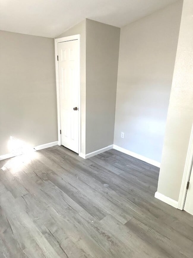 Building Photo - Charming Completely Remodeled Ranch