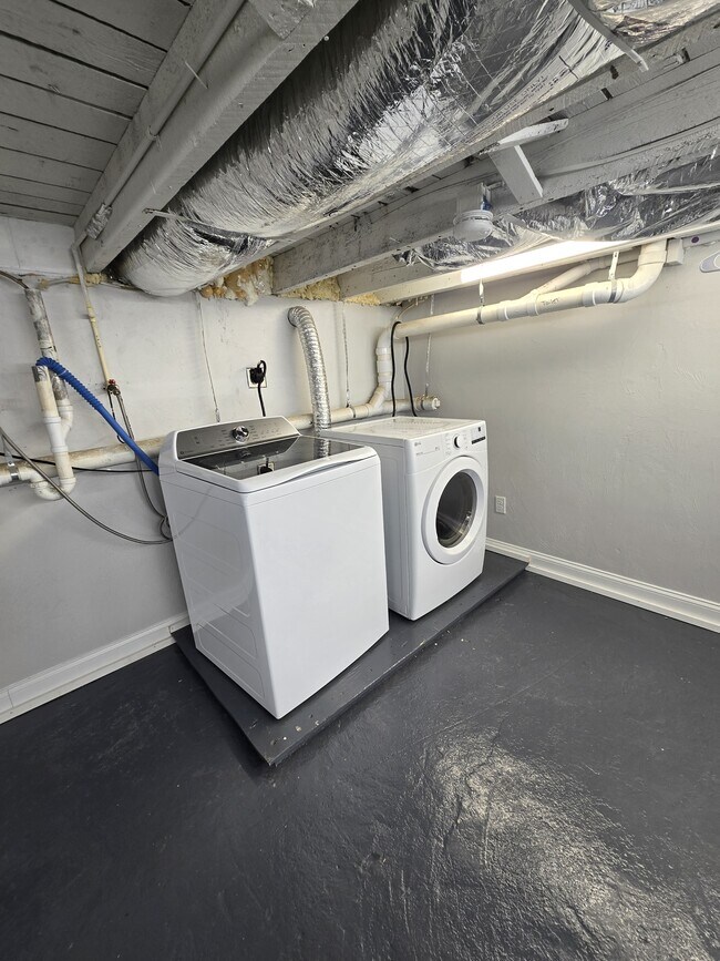 Building Photo - 35 Phillips Ave