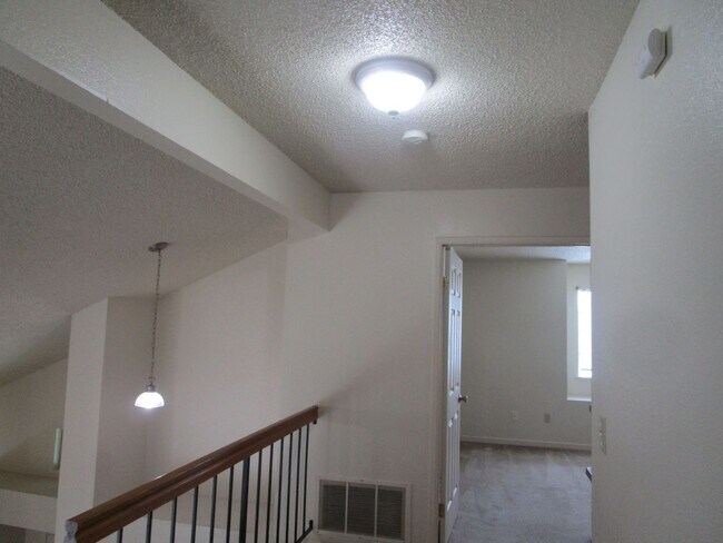 Building Photo - 2542 Vista Grande