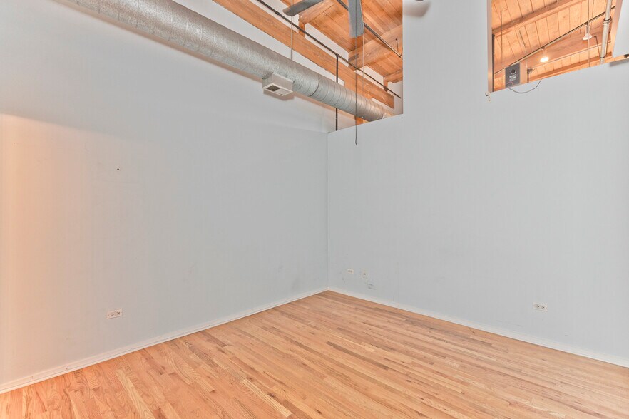 Building Photo - 2210 W Wabansia Ave