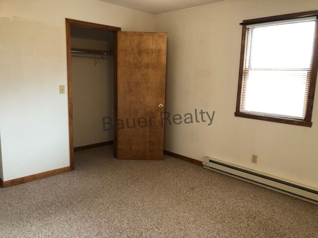 Building Photo - le9