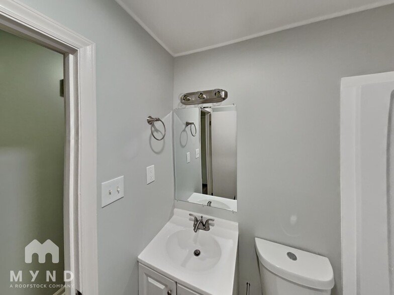 Building Photo - 200 Buckskin Dr