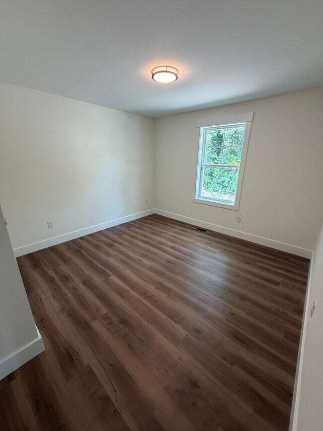 Building Photo - 221 Strawberry Alley