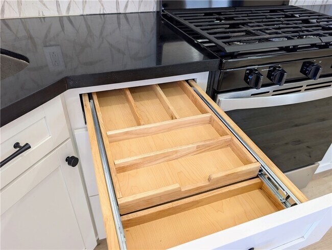 Building Photo - 1041 2nd St