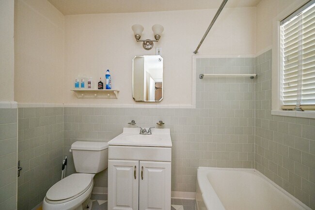 Building Photo - 2821 Eastgrove Ln