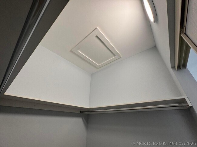 Building Photo - 6936 SW 39th St